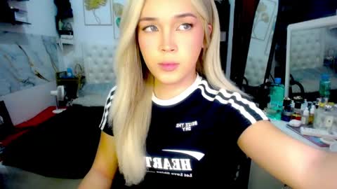 Snapshot of valeria_nikia chatting on May 2026 11:48:01 AM VALERIA online show from May 2026 11:48:01 AM