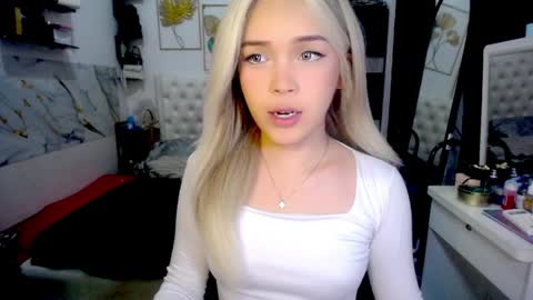 Snapshot of valeria_nikia chatting on May 2026 11:28:01 AM VALERIA online show from May 2026 11:28:01 AM