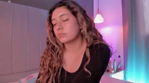 valeria_rouse28 online show from December 2025 08:35:01 PM