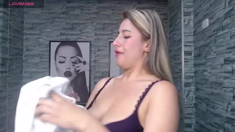 valerie_b online show from December 2024 04:03:02 PM