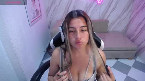 valerie_b online show from February 2025 07:58:02 PM