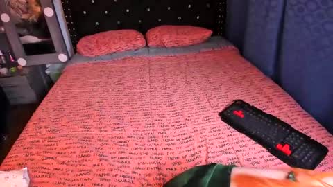 Snapshot of valerie_luxe_ chatting on February 2025 11:43:02 AM valerie luxe   online show from February 2025 11:43:02 AM