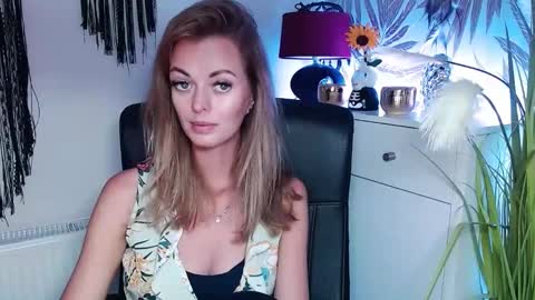 Valerie  online show from December 2024 01:35:02 PM