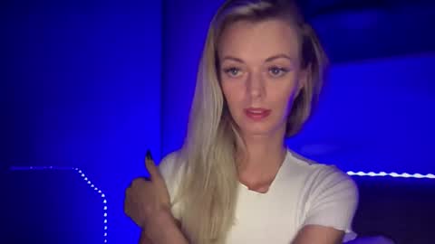 Valerie  online show from September 2025 08:41:02 PM