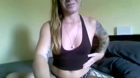 Snapshot of valerieohh chatting on January 2025 02:17:01 AM OhhValerie online show from January 2025 02:17:01 AM