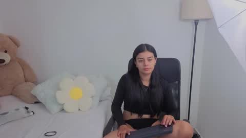 Juli C online show from November 2025 12:31:01 AM