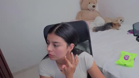 Snapshot of valerihouse chatting on March 2026 01:01:01 AM Juli C online show from March 2026 01:01:01 AM