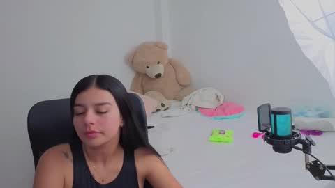 Snapshot of valerihouse chatting on March 2026 01:32:02 AM Juli C online show from March 2026 01:32:02 AM