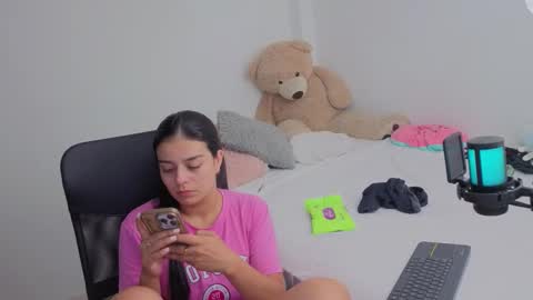 Snapshot of valerihouse chatting on March 2026 01:43:02 AM Juli C online show from March 2026 01:43:02 AM