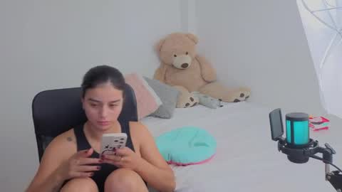 Snapshot of valerihouse chatting on April 2026 02:12:02 AM Juli C online show from April 2026 02:12:02 AM