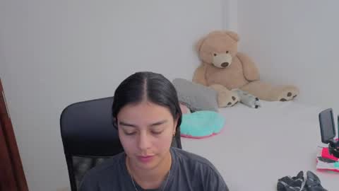 Snapshot of valerihouse chatting on April 2026 01:14:01 AM Juli C online show from April 2026 01:14:01 AM