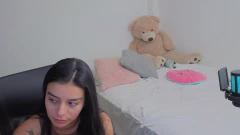 Snapshot of valerihouse chatting on April 2026 01:36:02 AM Juli C online show from April 2026 01:36:02 AM