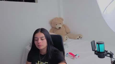 Snapshot of valerihouse chatting on April 2026 02:21:02 AM Juli C online show from April 2026 02:21:02 AM