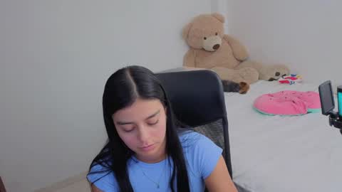 Snapshot of valerihouse chatting on April 2026 12:52:01 AM Juli C online show from April 2026 12:52:01 AM