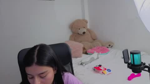 Snapshot of valerihouse chatting on April 2026 01:06:02 AM Juli C online show from April 2026 01:06:02 AM