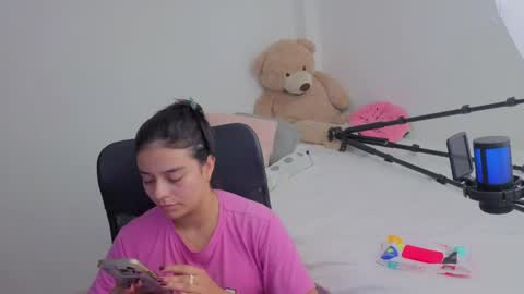 Snapshot of valerihouse chatting on April 2026 01:44:01 AM Juli C online show from April 2026 01:44:01 AM