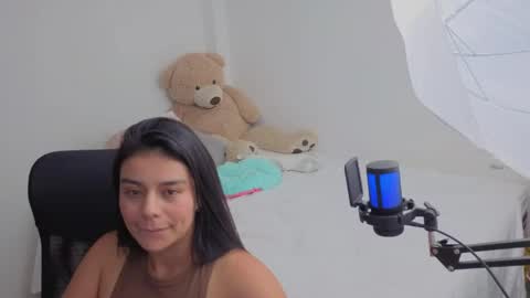 Snapshot of valerihouse chatting on April 2026 01:33:01 AM Juli C online show from April 2026 01:33:01 AM