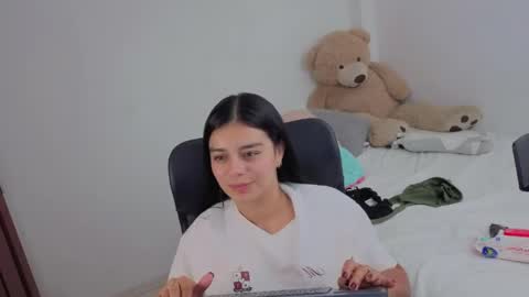 Snapshot of valerihouse chatting on April 2026 01:34:02 AM Juli C online show from April 2026 01:34:02 AM