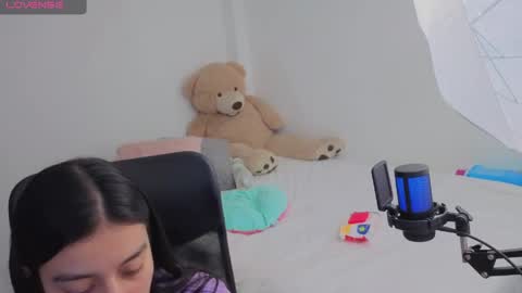 Snapshot of valerihouse chatting on April 2026 01:30:01 AM Juli C online show from April 2026 01:30:01 AM