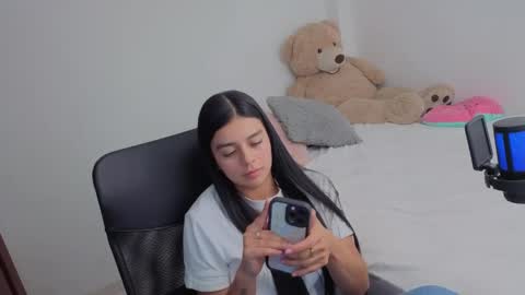 Snapshot of valerihouse chatting on April 2026 01:52:02 AM Juli C online show from April 2026 01:52:02 AM