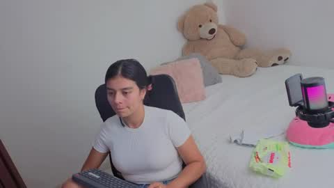 valerihouse_ online show from June 2026 02:33:02 AM