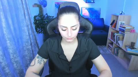 Snapshot of valeriiemills chatting on April 2026 01:53:01 PM Valerie online show from April 2026 01:53:01 PM