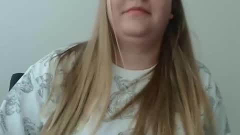 Snapshot of valerivane chatting on November 2025 08:05:01 AM Valery online show from November 2025 08:05:01 AM