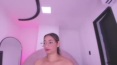 Valeryn online show from December 2025 03:01:02 AM