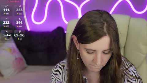 V A L E R Y  M U R online show from November 2025 09:33:01 AM