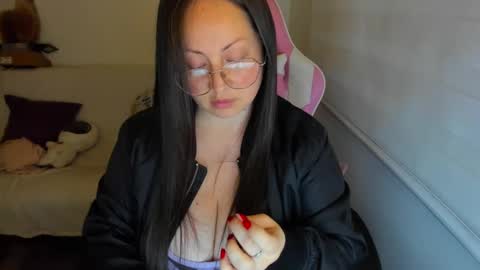 My name is Valery... Nice to meet you  thumb up me please its important online show from September 2025 12:33:02 AM