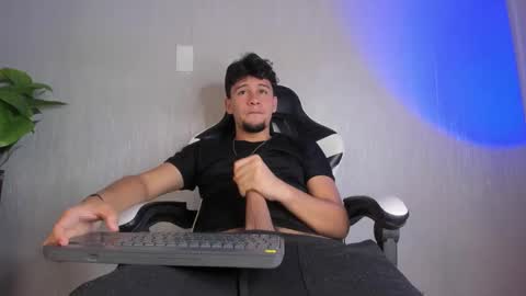 Valentino online show from March 2026 07:41:02 PM