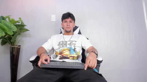 Valentino online show from April 2026 01:23:01 PM