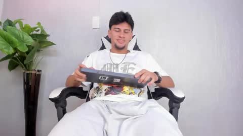 Valentino online show from April 2026 01:41:01 PM