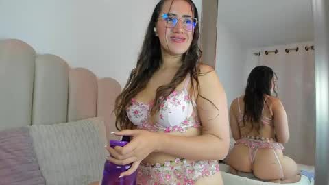 Snapshot of valey_x chatting on April 2026 04:22:01 AM valey_x online show from April 2026 04:22:01 AM
