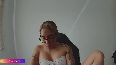 Snapshot of valkyriarose chatting on January 2026 03:49:02 PM Isis online show from January 2026 03:49:02 PM