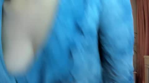 Macarena online show from September 2025 04:00:01 AM