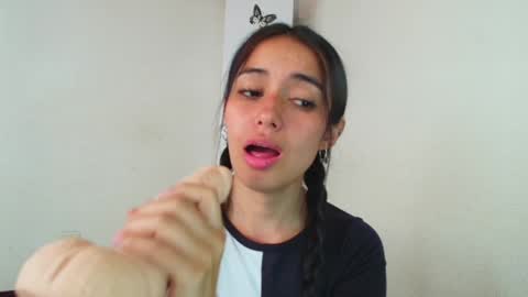 Snapshot of vallery_evanss chatting on December 2024 04:31:01 PM Taty independent account online show from December 2024 04:31:01 PM