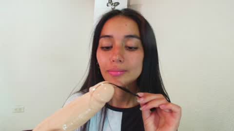 Snapshot of vallery_evanss chatting on December 2024 07:36:01 PM Taty independent account online show from December 2024 07:36:01 PM