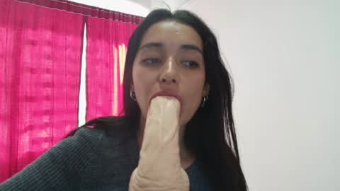 Snapshot of vallery_evanss chatting on January 2025 05:10:01 PM Taty independent account online show from January 2025 05:10:01 PM