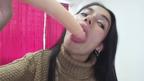 Snapshot of vallery_evanss chatting on January 2025 05:58:01 PM Taty independent account online show from January 2025 05:58:01 PM