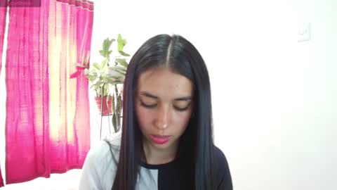 Snapshot of vallery_evanss chatting on February 2025 04:25:01 PM Taty independent account online show from February 2025 04:25:01 PM