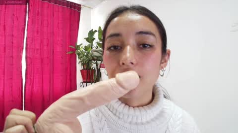 Snapshot of vallery_evanss chatting on February 2025 07:27:02 PM Taty independent account online show from February 2025 07:27:02 PM