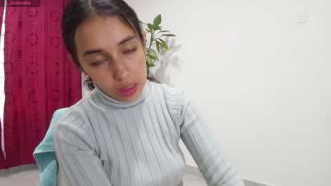 Snapshot of vallery_evanss chatting on February 2025 10:42:02 PM Taty independent account online show from February 2025 10:42:02 PM