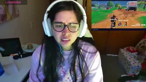 Im Violet online show from December 2024 10:37:01 PM