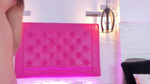 Snapshot of valloletsamar chatting on January 2025 02:39:01 PM Vallolet Peach  online show from January 2025 02:39:01 PM