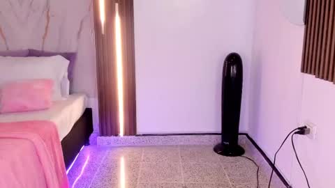 Snapshot of valloletsamar chatting on October 2025 12:03:02 PM Vallolet Peach  online show from October 2025 12:03:02 PM