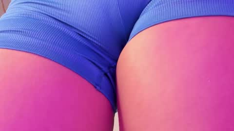 Snapshot of valloletsamar chatting on March 2026 12:05:01 PM Vallolet Peach online show from March 2026 12:05:01 PM