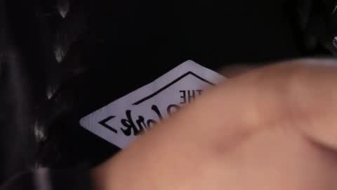 Snapshot of valloletsamar chatting on March 2026 12:05:03 PM Vallolet Peach online show from March 2026 12:05:03 PM