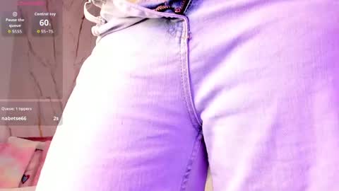 Snapshot of valloletsamar chatting on April 2026 12:26:02 PM Vallolet Peach online show from April 2026 12:26:02 PM