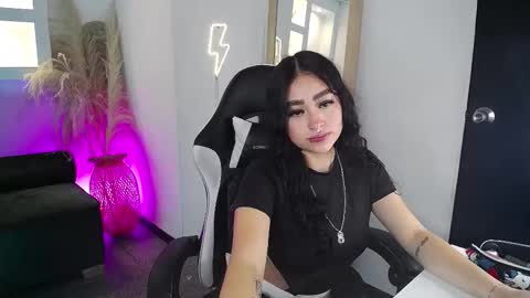 Snapshot of vallolett__ chatting on March 2026 10:35:02 PM vallolett__ online show from March 2026 10:35:02 PM